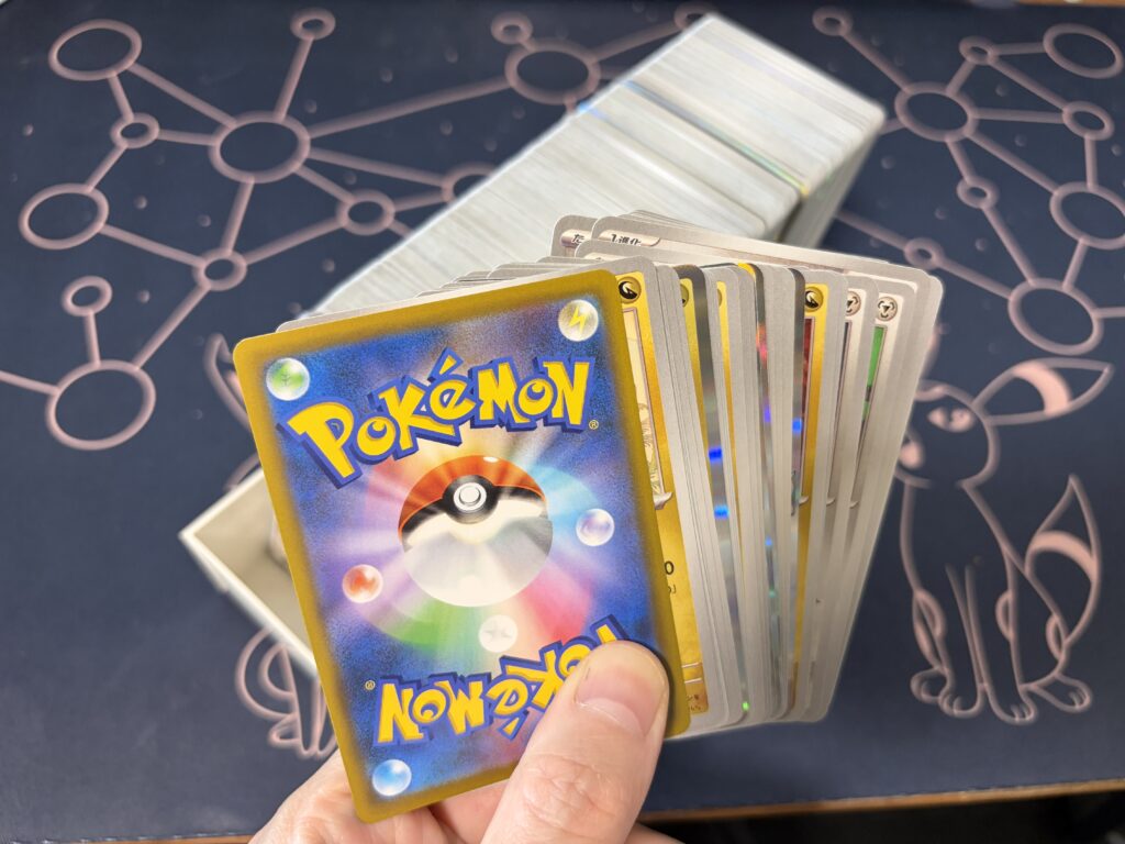 ポケモンカードのストレージ漁りで先頭カードを裏向きにして目印を作る手順