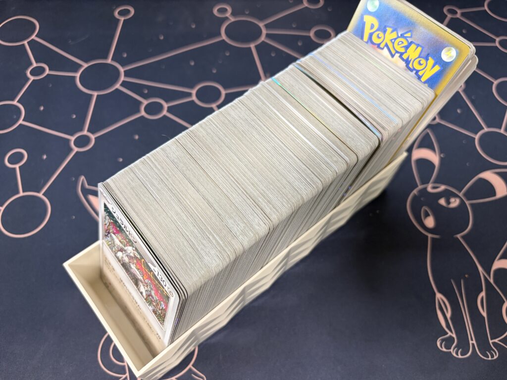 ポケモンカードのストレージ漁りで裏向きカードを目印として最後尾側に置いた状態